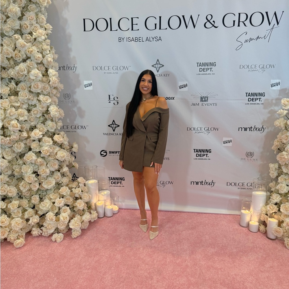 Chic Women's Tan Blazer